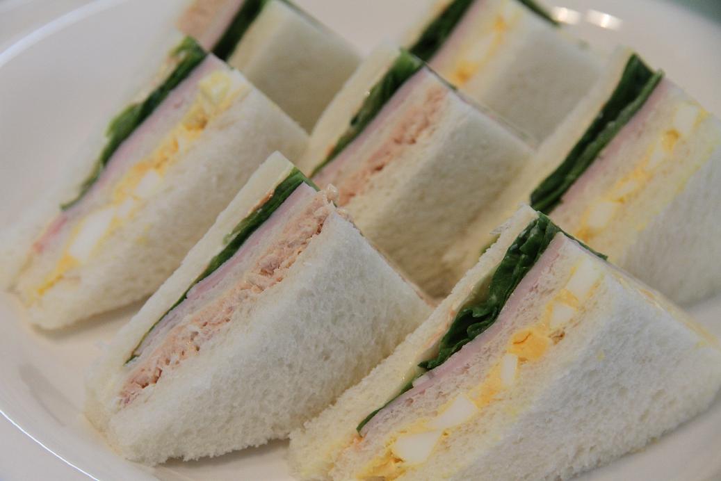 Cách làm bánh sandwich với cá ngừ đơn gian nhất